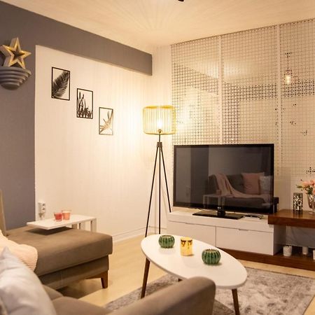 Amazing Flat Near The Coast With A Delightful Shared Terrace Close To Public Transportation In Karsiyaka İzmir Luaran gambar