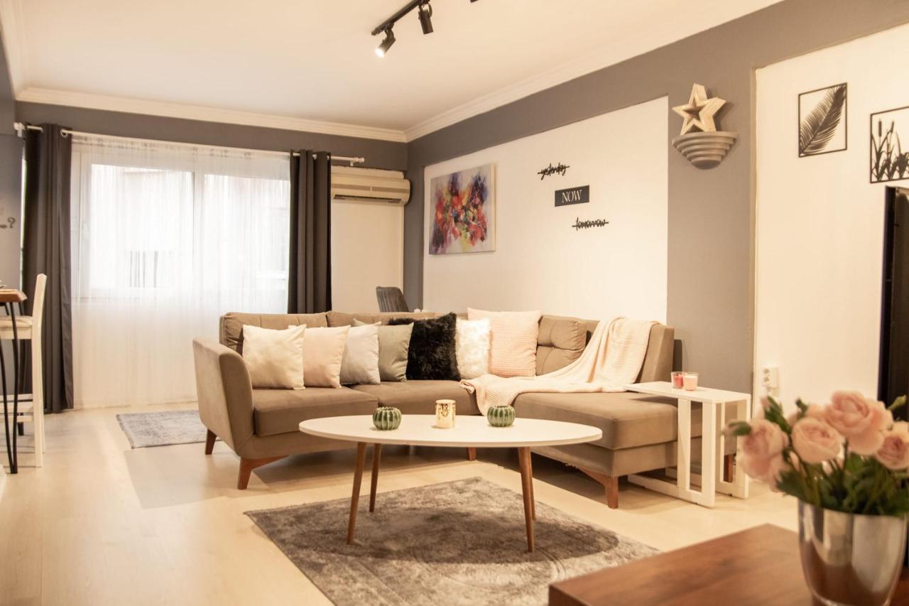 Amazing Flat Near The Coast With A Delightful Shared Terrace Close To Public Transportation In Karsiyaka İzmir Luaran gambar