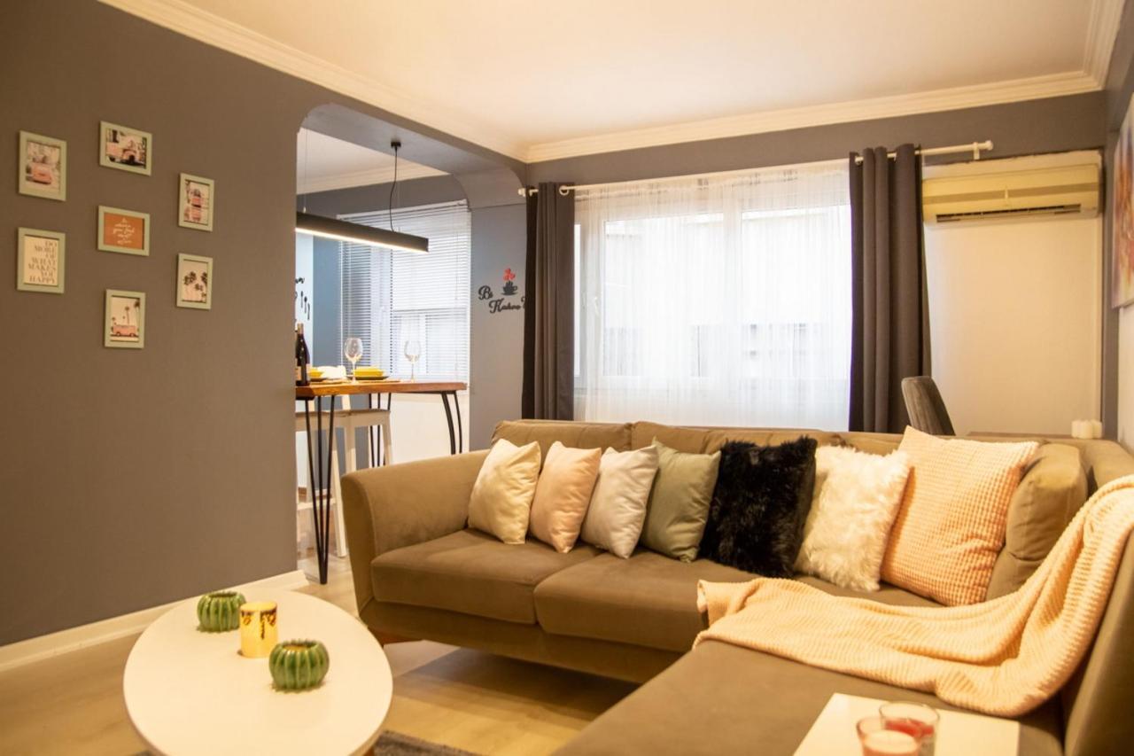 Amazing Flat Near The Coast With A Delightful Shared Terrace Close To Public Transportation In Karsiyaka İzmir Luaran gambar